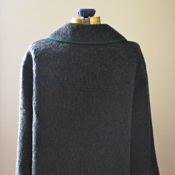 Grey Wool Coat w/ Beautiful Buttons Paisley Lining - Picture 6 of 7